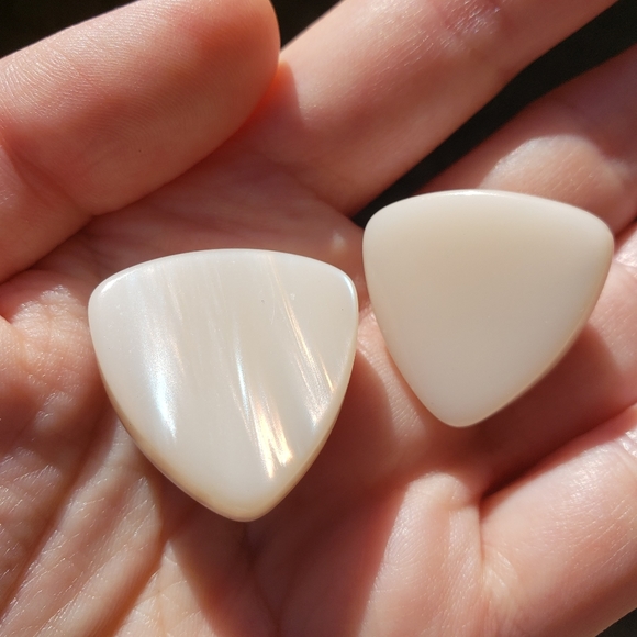 Oversized Faux Mother-of-pearl Lucite Retro Triangle Earrings - Picture 3 of 6